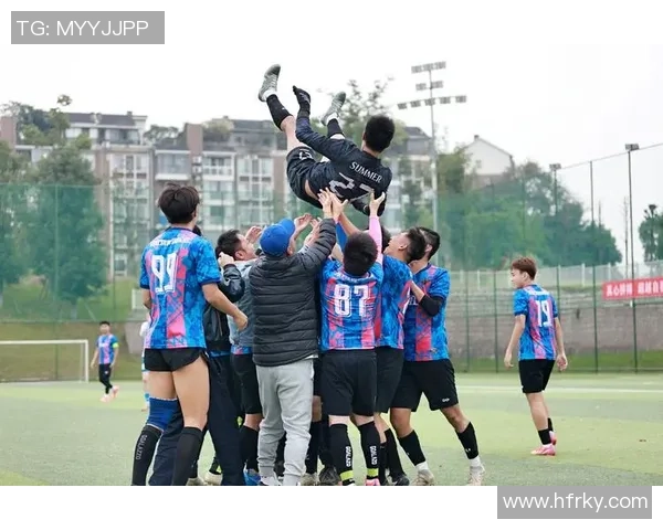 足球姐妹莎的梦想之旅在绿茵场上绽放光彩与友谊的力量